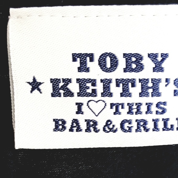 3/$30 //Toby Keith's 'I Love This Bar & Grill' Tee - Picture 5 of 6